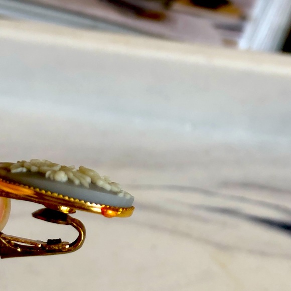 Vintage cameo earrings signed - Picture 9 of 9
